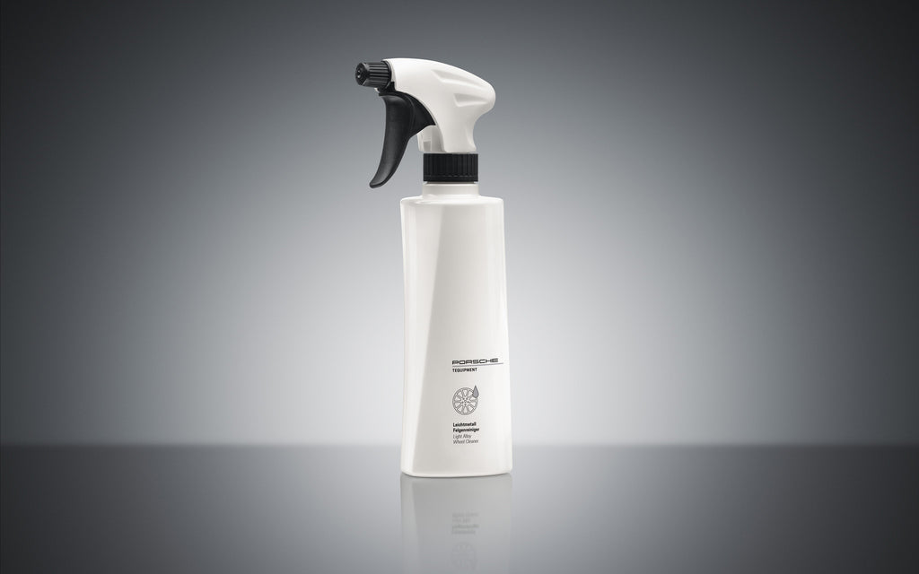 White Edition light alloy wheel cleaner
