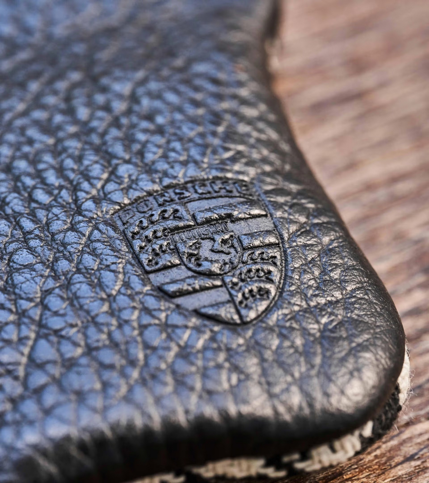 Étui - Porte-clés avec écusson Porsche en relief.