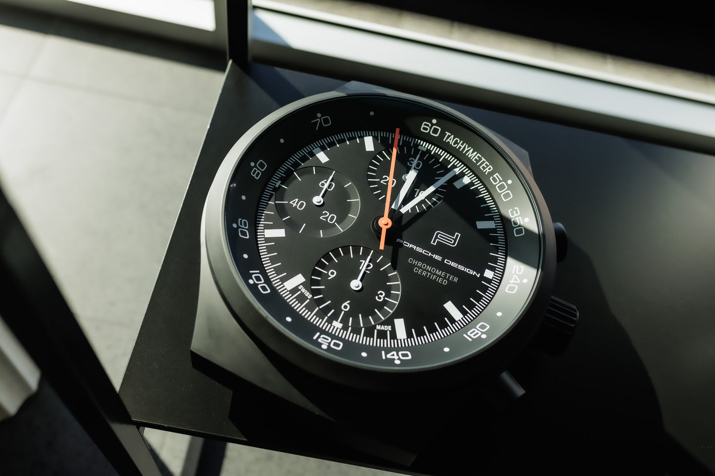L'horloge murale Porsche Design Chronograph 1