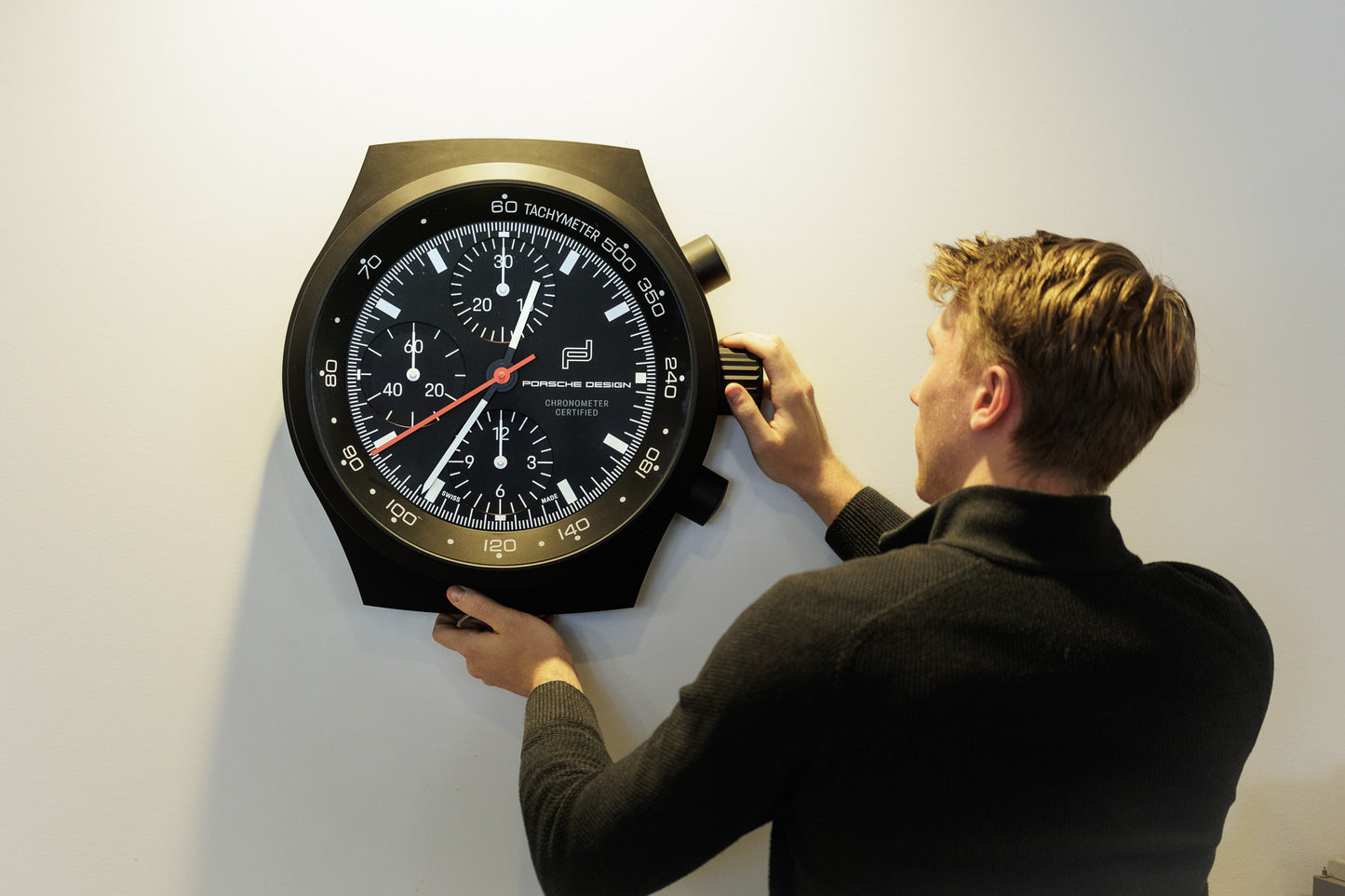 L'horloge murale Porsche Design Chronograph 1